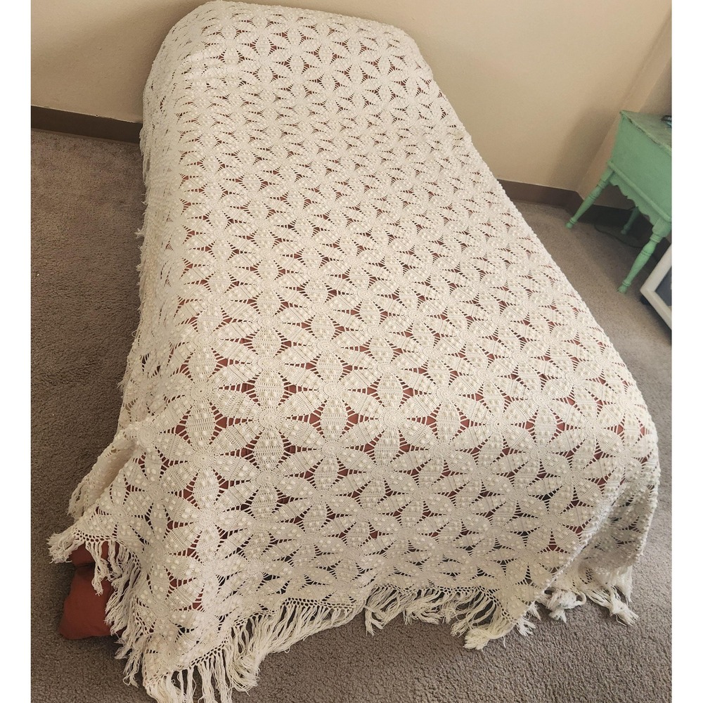 Vintage crochet bedspread‎